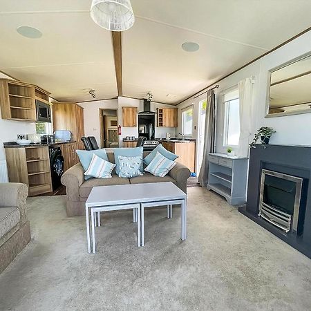 Beautiful Caravan With Decking At Carlton Meres Holiday Park, Suffolk Ref 60022M Saxmundham Buitenkant foto