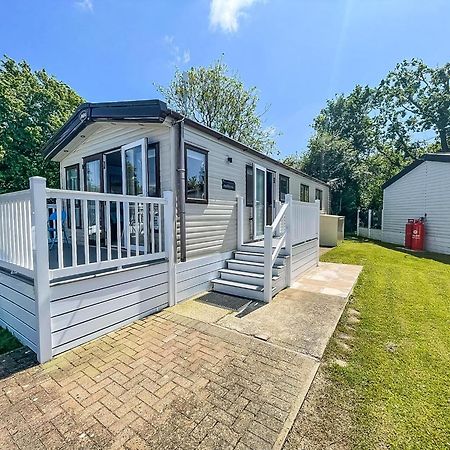 Beautiful Caravan With Decking At Carlton Meres Holiday Park, Suffolk Ref 60022M Saxmundham Buitenkant foto