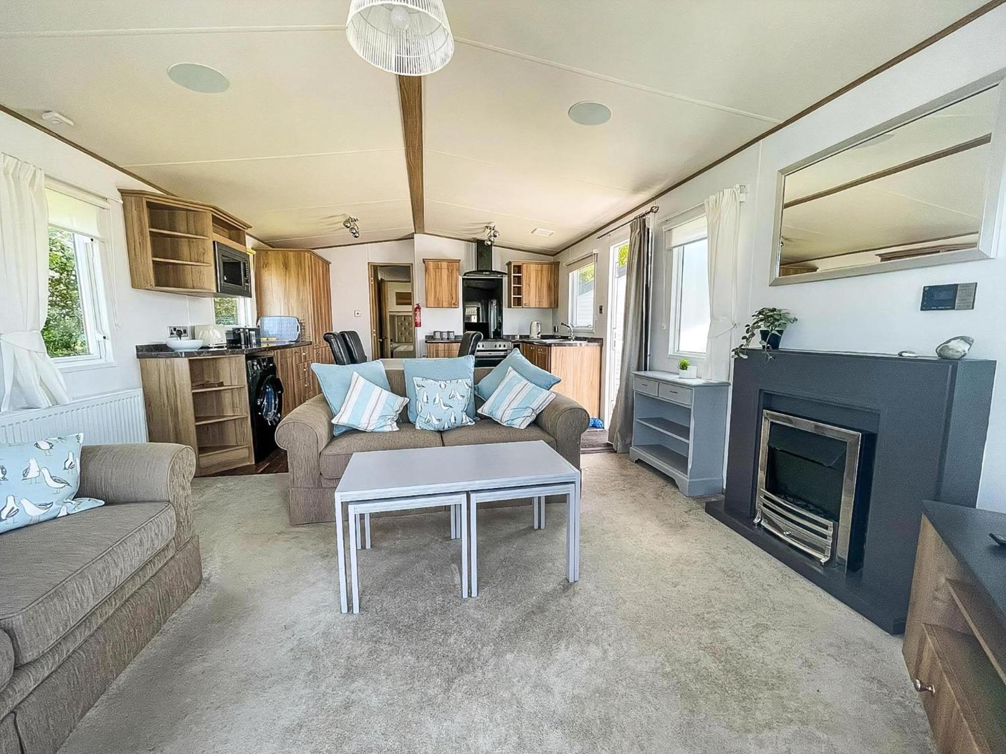 Beautiful Caravan With Decking At Carlton Meres Holiday Park, Suffolk Ref 60022M Saxmundham Buitenkant foto