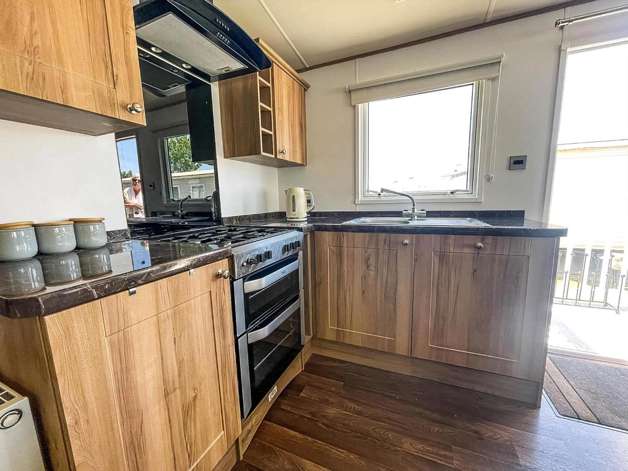 Beautiful Caravan With Decking At Carlton Meres Holiday Park, Suffolk Ref 60022M Saxmundham Buitenkant foto