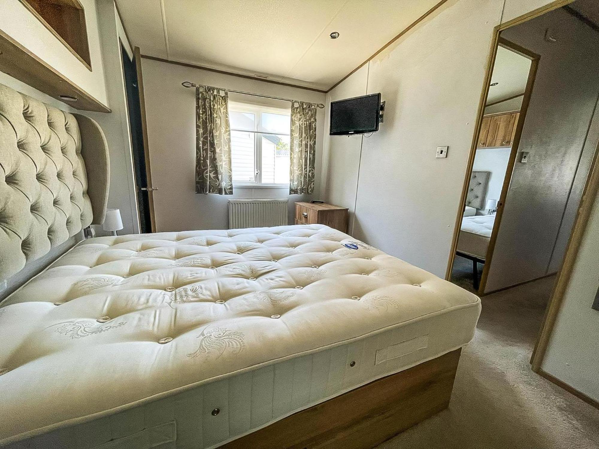 Beautiful Caravan With Decking At Carlton Meres Holiday Park, Suffolk Ref 60022M Saxmundham Buitenkant foto