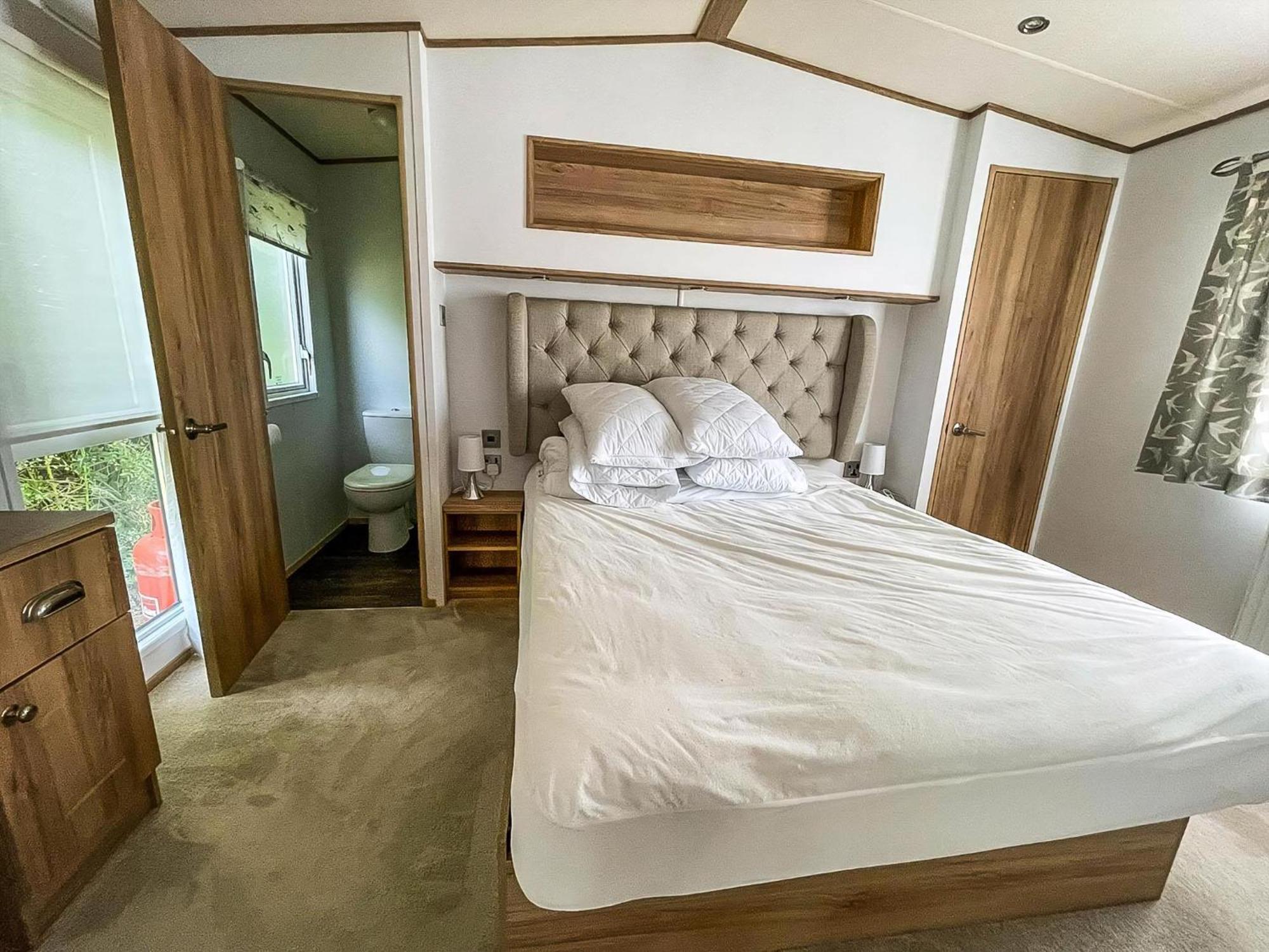 Beautiful Caravan With Decking At Carlton Meres Holiday Park, Suffolk Ref 60022M Saxmundham Buitenkant foto