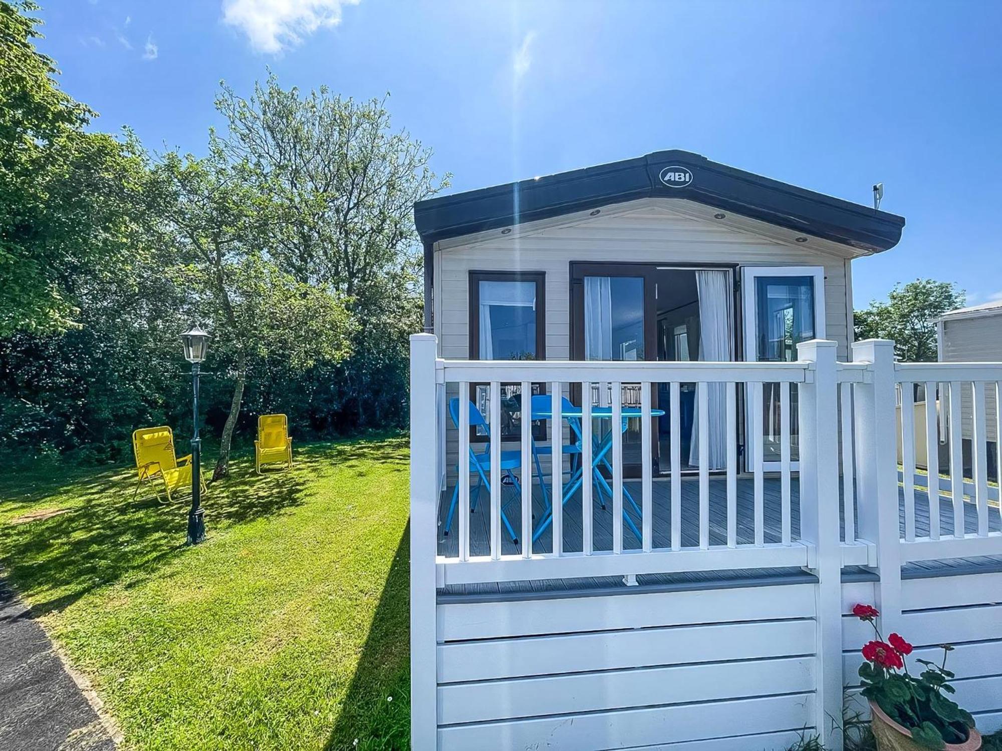 Beautiful Caravan With Decking At Carlton Meres Holiday Park, Suffolk Ref 60022M Saxmundham Buitenkant foto