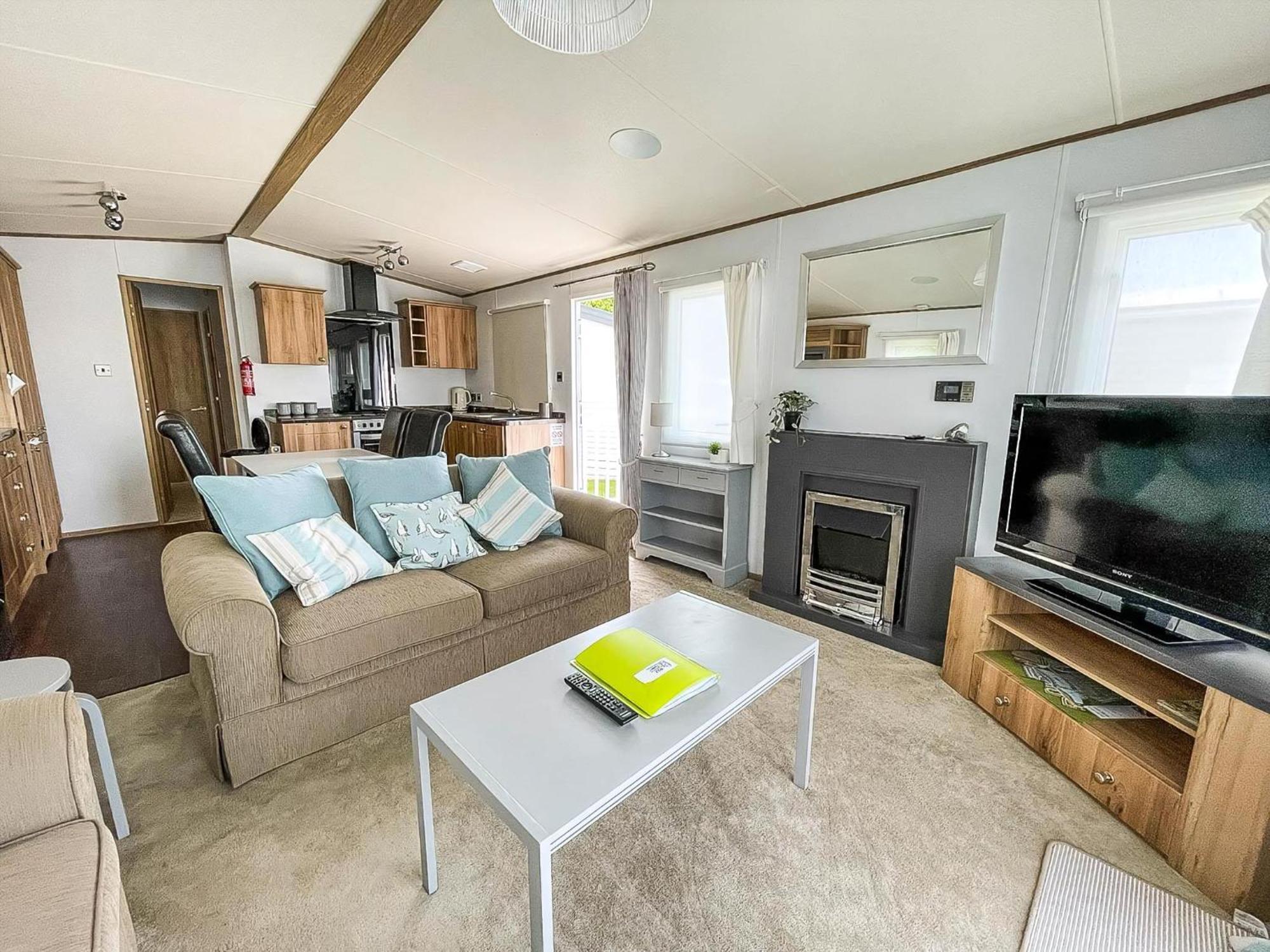 Beautiful Caravan With Decking At Carlton Meres Holiday Park, Suffolk Ref 60022M Saxmundham Buitenkant foto