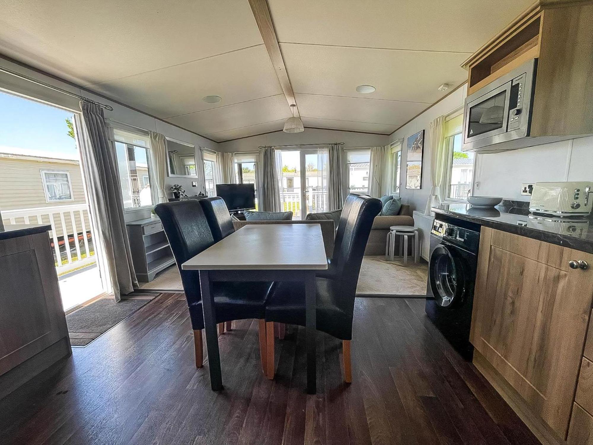 Beautiful Caravan With Decking At Carlton Meres Holiday Park, Suffolk Ref 60022M Saxmundham Buitenkant foto