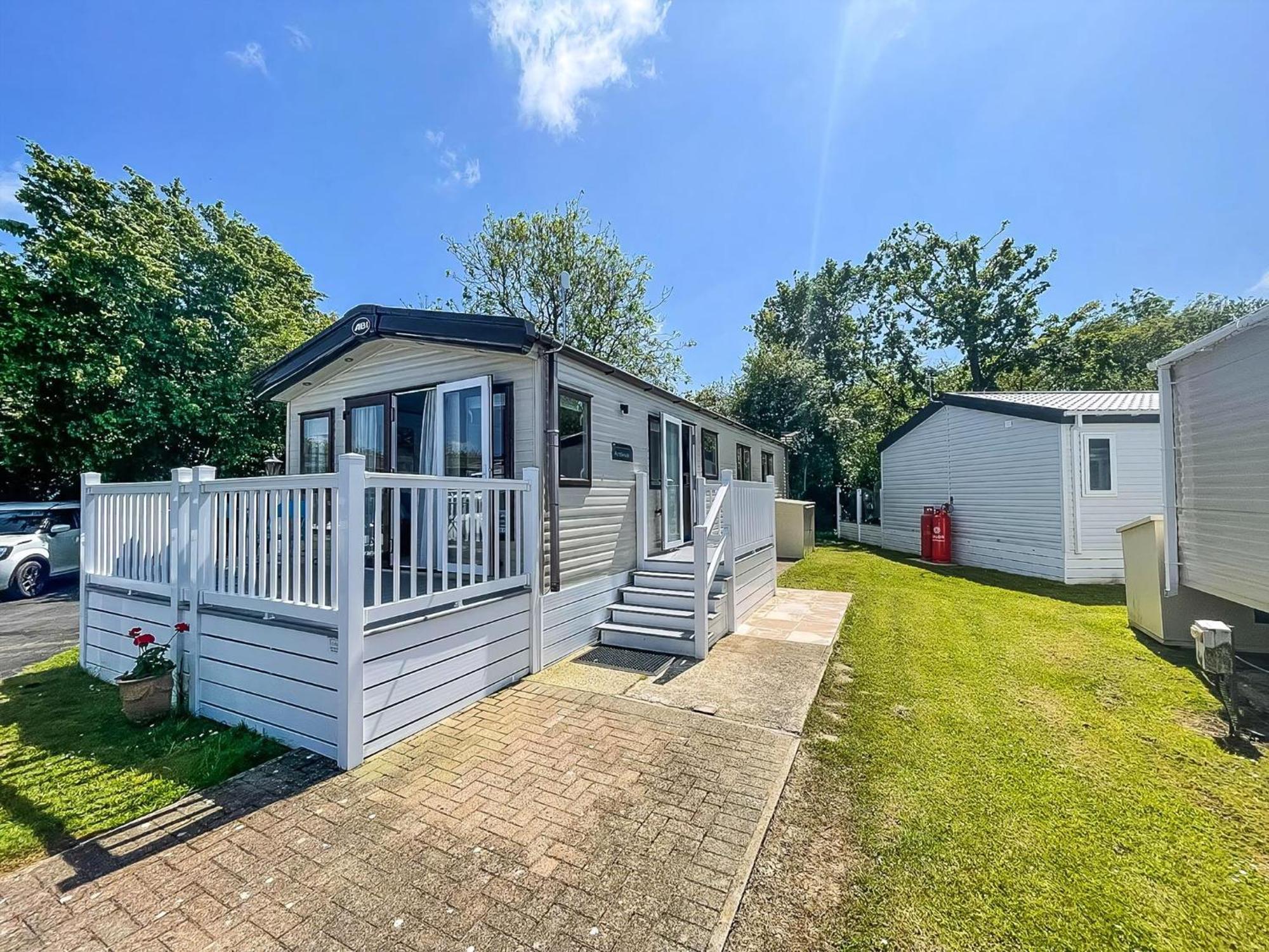 Beautiful Caravan With Decking At Carlton Meres Holiday Park, Suffolk Ref 60022M Saxmundham Buitenkant foto