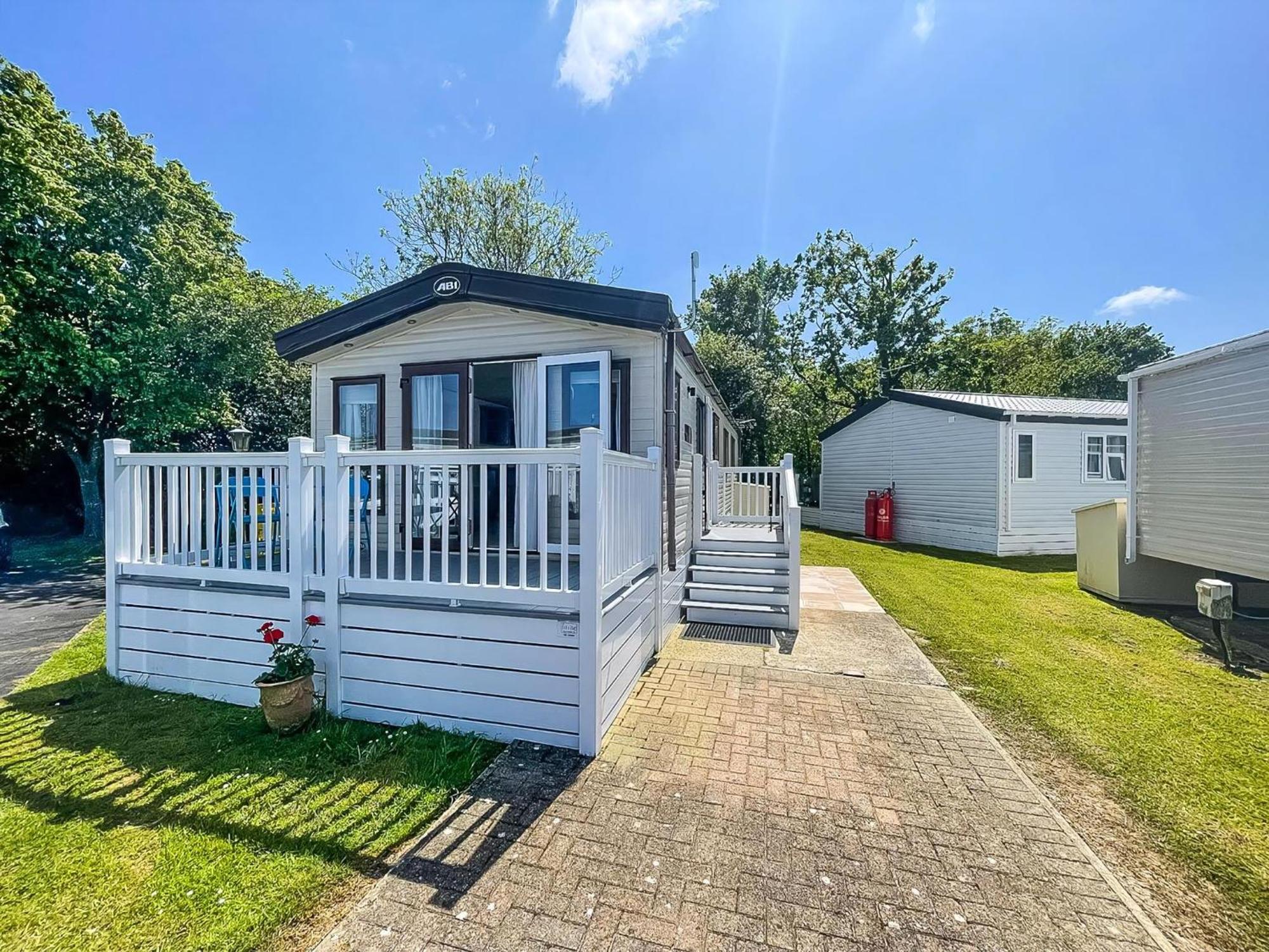 Beautiful Caravan With Decking At Carlton Meres Holiday Park, Suffolk Ref 60022M Saxmundham Buitenkant foto